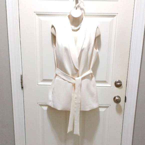 T Tahari Cream Sleeveless Blazer Top Size 8 - Picture 2 of 5